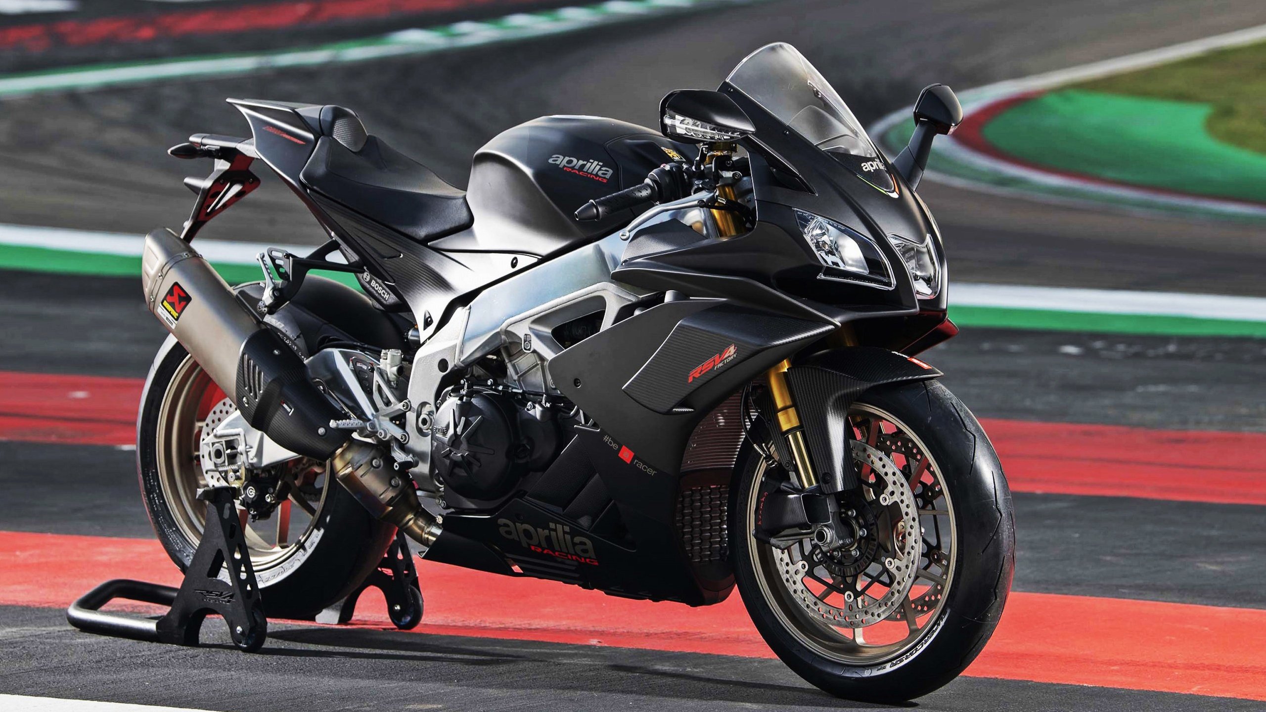 九游app下载中心-赛事直播评论区互动频繁球迷观点碰撞形成多元讨论生态，看球评论