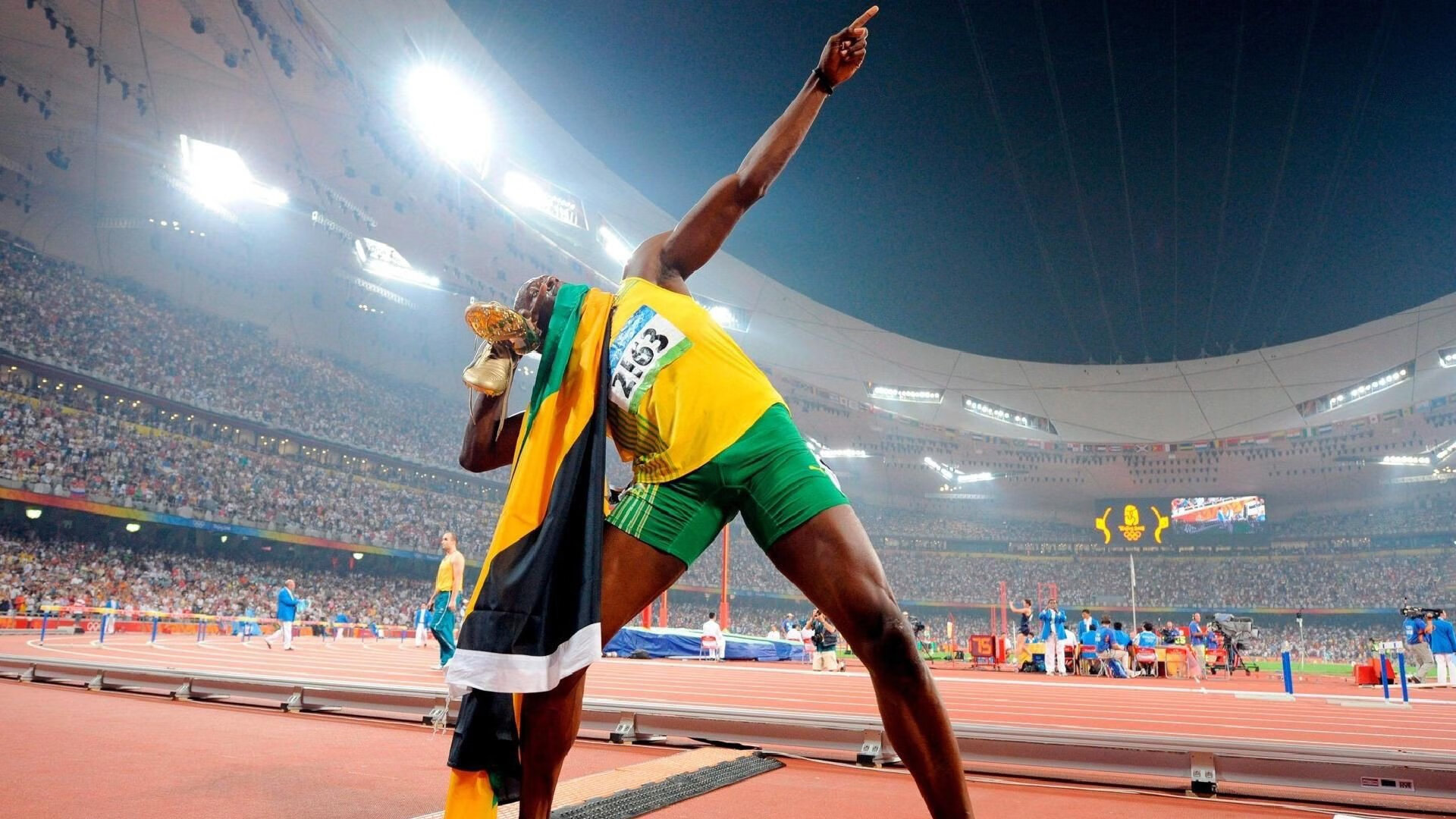 九游娱乐官方平台-_明星主持加盟：赛事带来更多趣味互动_，主持人介绍明星开场白